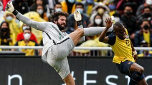 Kartu Merah dalam Sepak Bola: Lebih dari Sekadar Hukuman, Sebuah Dampak Signifikan