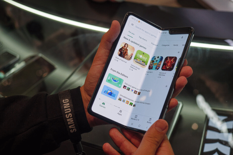 Layar Lipat: Dari Konsep Futuristis Menuju Realitas yang Semakin Matang