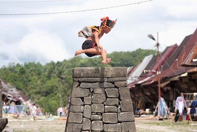 Lompat Batu Nias: Warisan Budaya yang Menguji Nyali dan Membangun Karakter