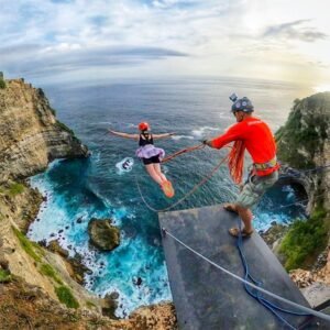 Merasakan Adrenalin di Ujung Dunia: Rekomendasi Spot Bungee Jumping Terbaik untuk Para Pemberani