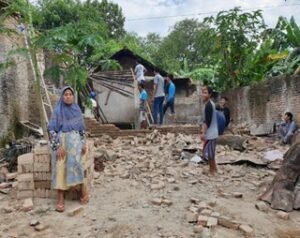 Rumah Roboh: Mengungkap Akar Masalah dan Mencari Solusi