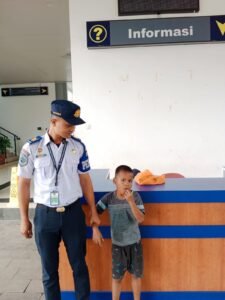 Anak Terlantar: Bayang-Bayang di Tengah Gemerlapnya Negeri