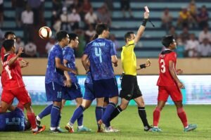 Kartu Merah di Lapangan Hijau: Mengupas Tuntas Penyebab dan Dampaknya