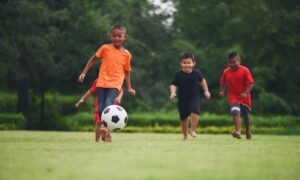 Manfaat Bermain Sepak Bola untuk Anak: Lebih dari Sekadar Menendang Bola