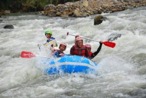 Persiapan Sebelum Arung Jeram: Petualangan yang Aman dan Menyenangkan