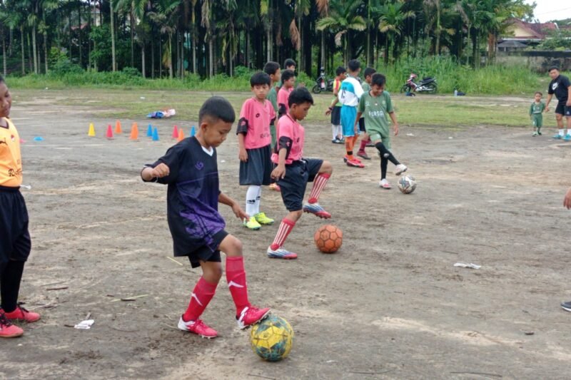 Sepak Bola Usia Dini: Lebih dari Sekadar Mengejar Bola