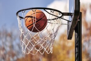 Sepak Bola vs. Basket: Duel Dua Raksasa Olahraga Global