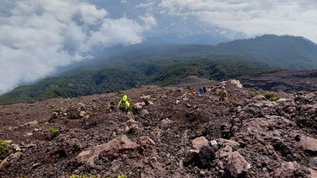 Tragedi di Jalur Pendakian: Mengungkap Bahaya dan Belajar dari Pengalaman Pahit