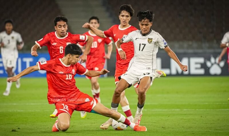 Tentu, mari kita susun sebuah artikel informatif tentang performa tim di babak grup, dengan mempertimbangkan semua permintaan Anda.