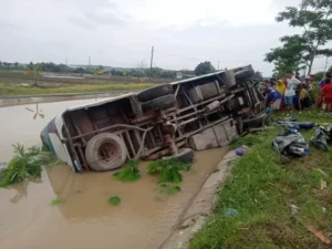 Tragedi Bus Nyemplung: Luka di Jalan Raya dan Upaya Pencegahan di Masa Depan